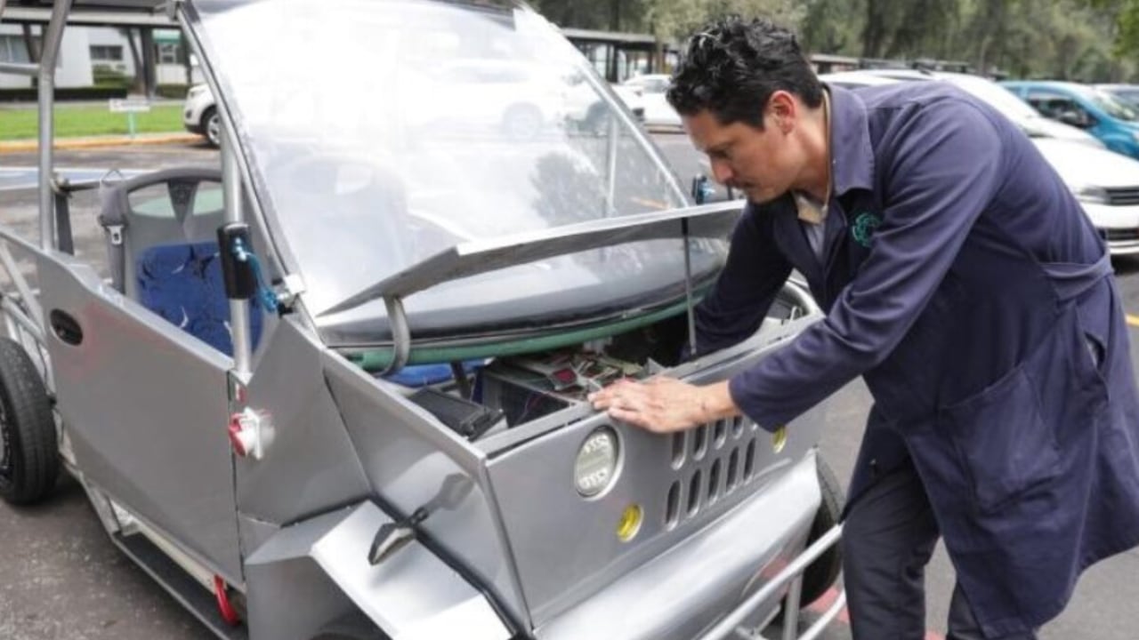 El vehículo experimental del Cinvestav fue diseñado para recorridos de corta distancia y utiliza hidrógeno para producir la electricidad que alimenta su sistema eléctrico.