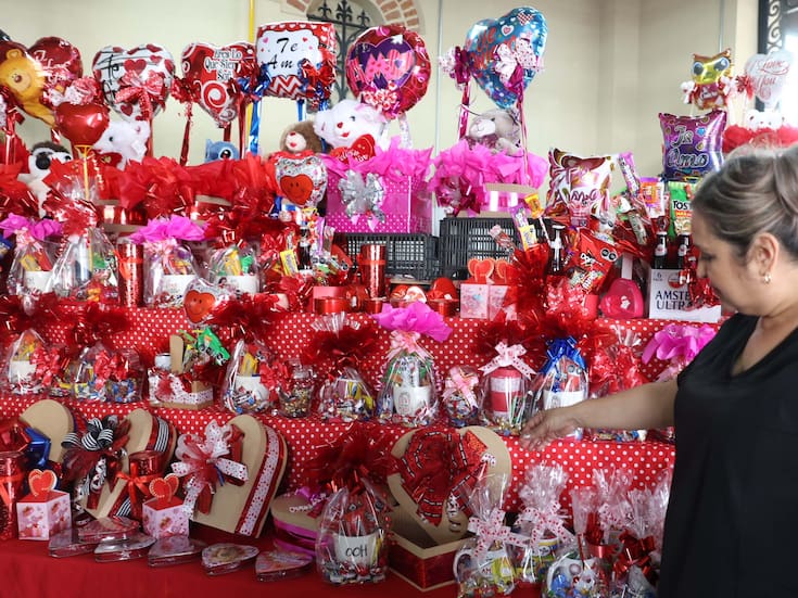 “¿Cuánto traes?”: Negocio con más de 20 años en el Mercado Municipal de Hermosillo ajusta precios por San Valentín para que todos puedan regalar este 14 de febrero