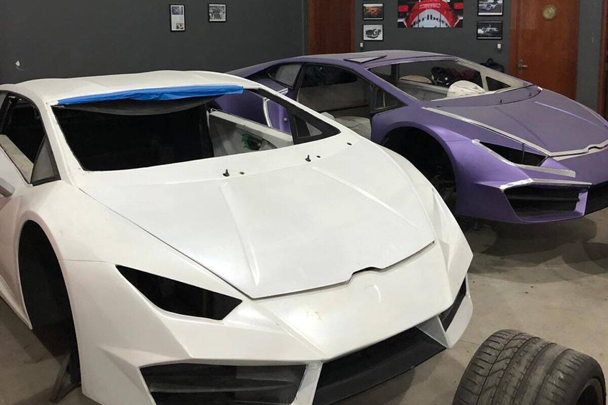 Policía desmantela fábrica que falsificaba autos de lujo