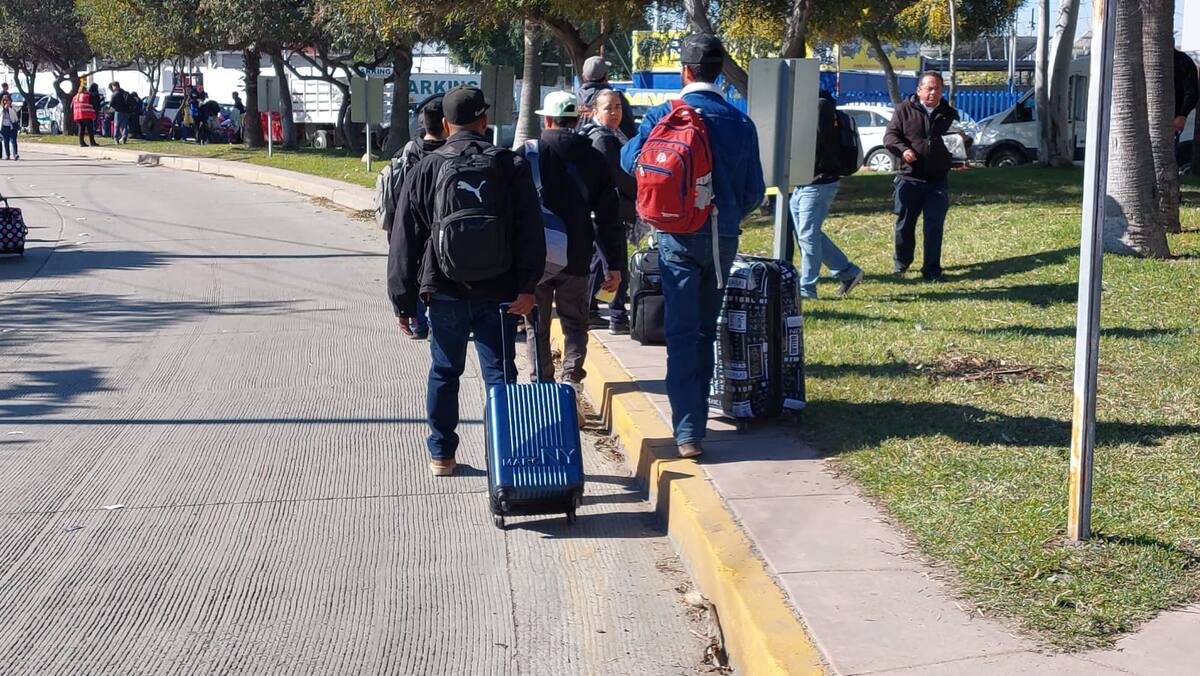 Cientos de pasajeros se han visto afectados por el bloqueo.