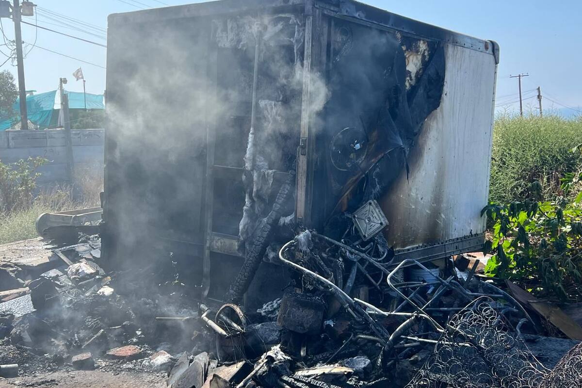 Localizan calcinado al interior de una caja de tráiler
