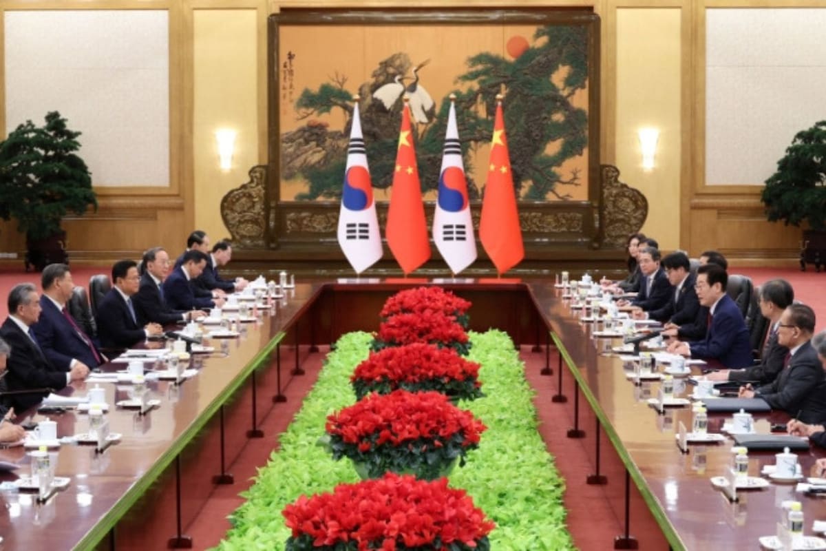 China y Corea del Sur refuerzan su relación política y comercial tras pruebas de misiles de Corea del Norte y en medio de tensiones con Japón y Estados Unidos