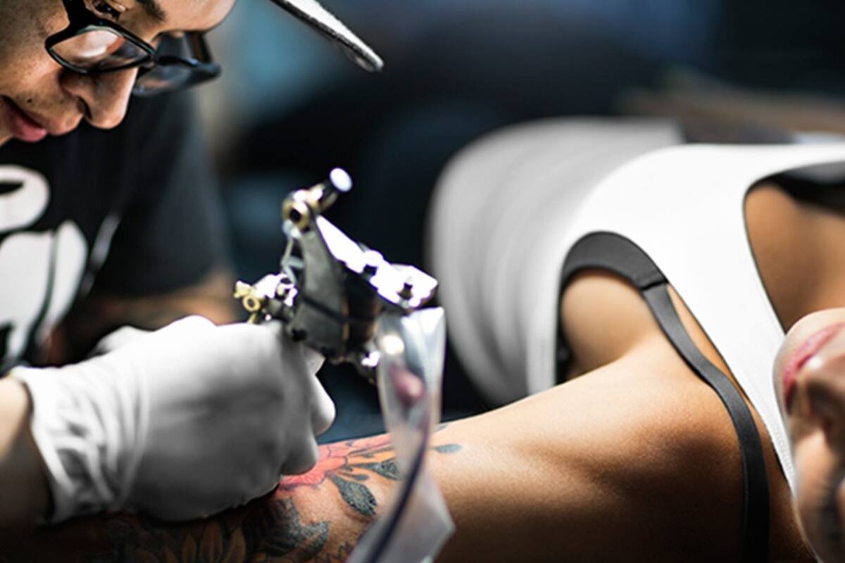 ¿Cómo puede reaccionar tu piel al hacerte un tattoo?
