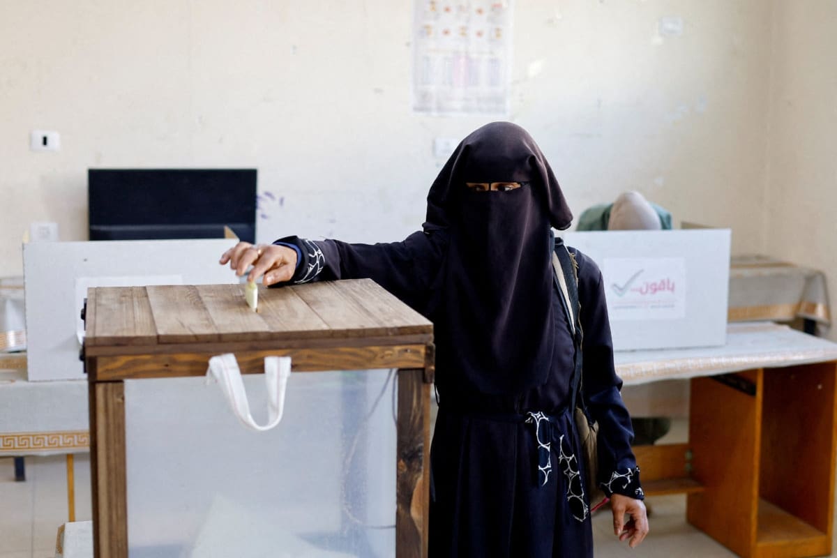 Elecciones municipales en Gaza y Cisjordania: los nuevos consejos supervisarán agua, electricidad y escuelas; en Deir al-Balah gestionarán ayuda humanitaria mientras la reconstrucción sigue estancada