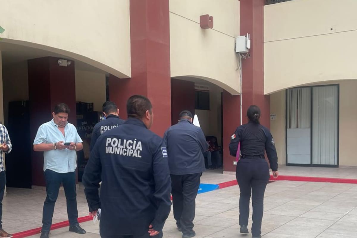 Sin trabajo y sin sueldo completo; el calvario de los policías de Rosarito atrapados en la burocracia