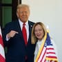 Trump insiste en que Meloni le pidió fotos “una y otra vez” porque “su popularidad está por los suelos” pese a la respuesta de la ministra italiana