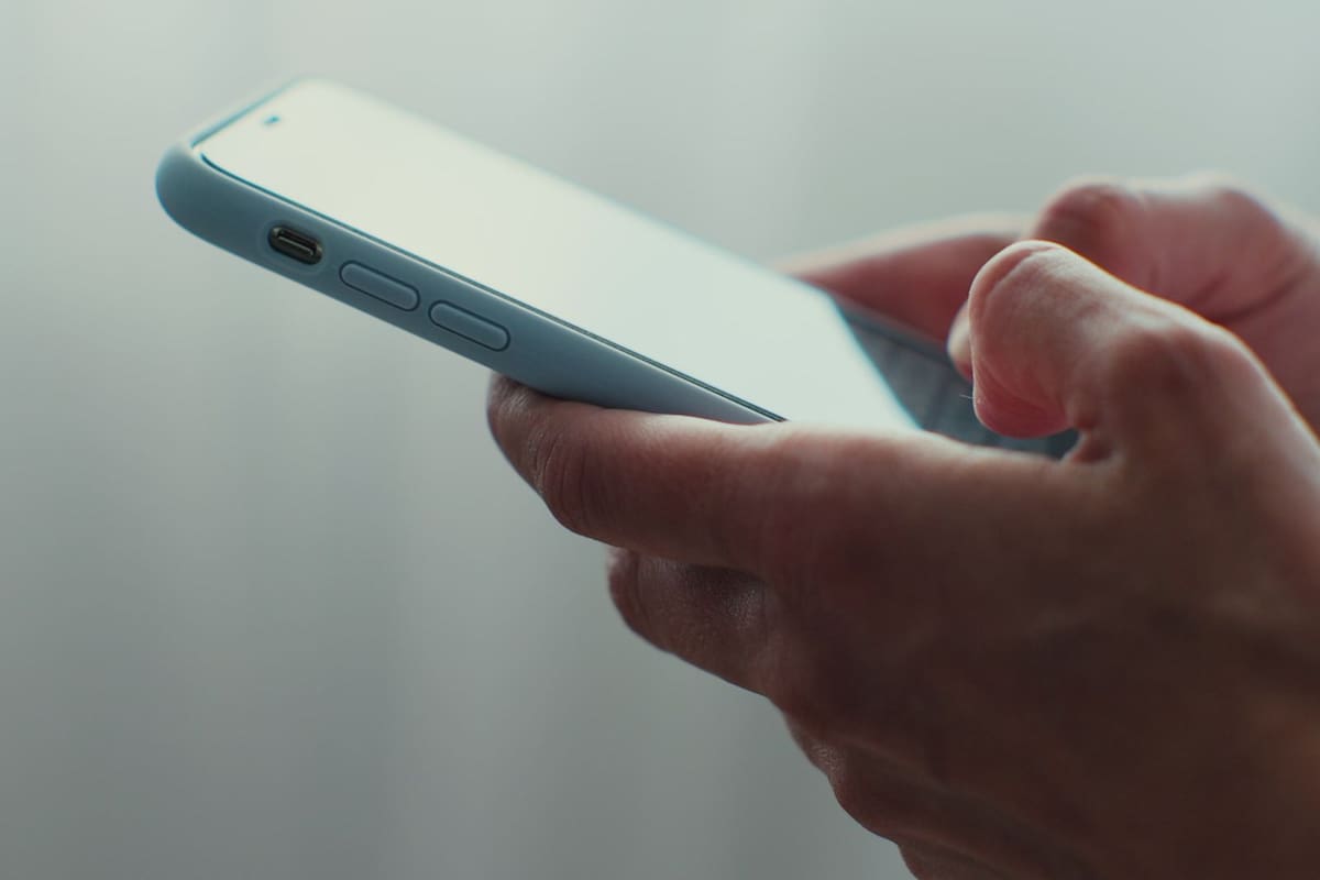 El control parental del celular le ayudó a un padre a buscar a su hija de 15 años que fue secuestrada en un bosque en Texas por un hombre mayor que ella