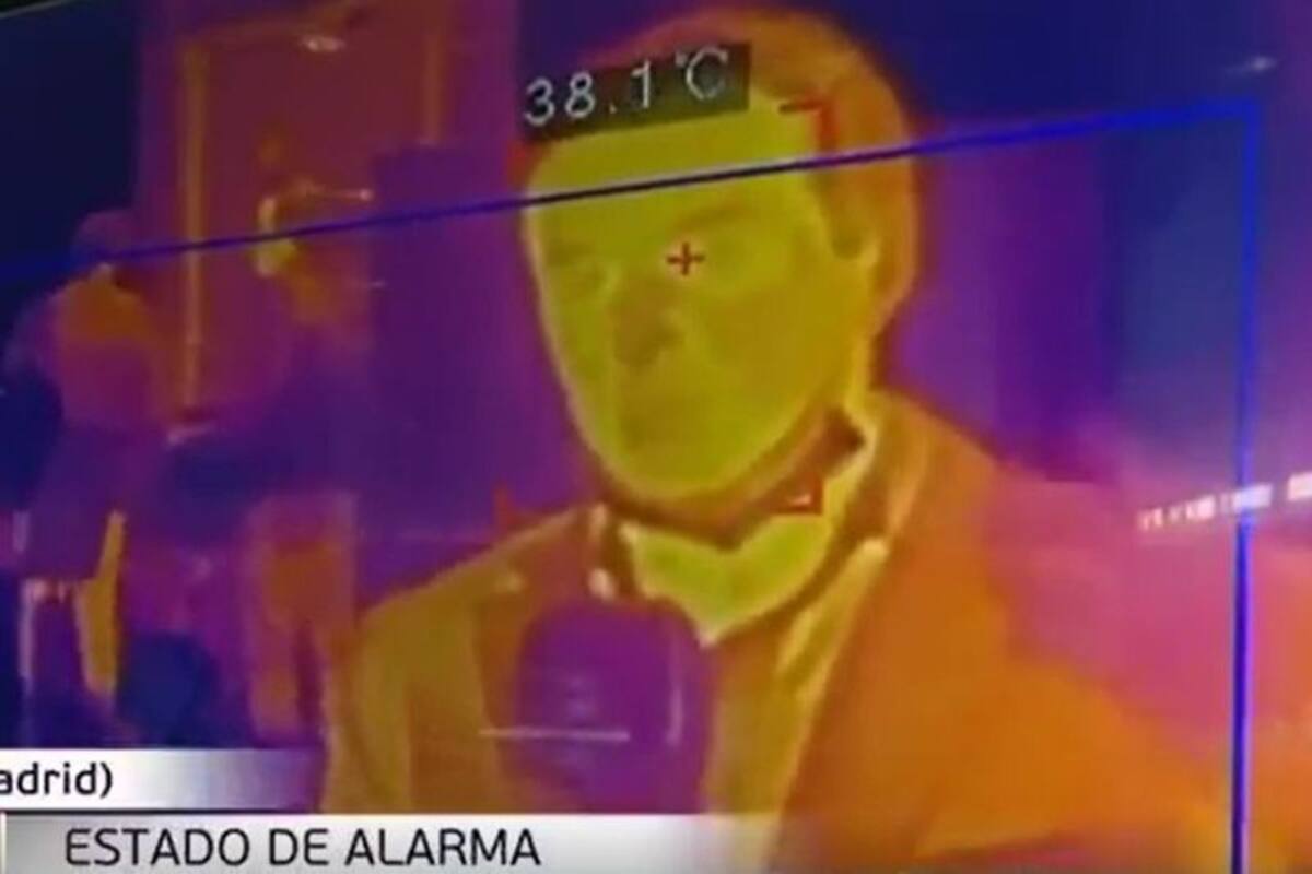 Periodista prueba sistema para medir la fiebre, descubre que tiene 38 grados
