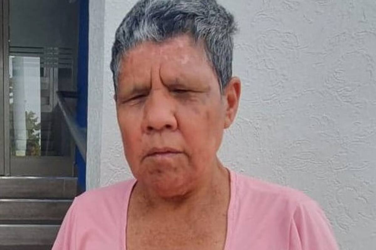 Lourdes es invidente, pide ayuda y apoyo para trabajar