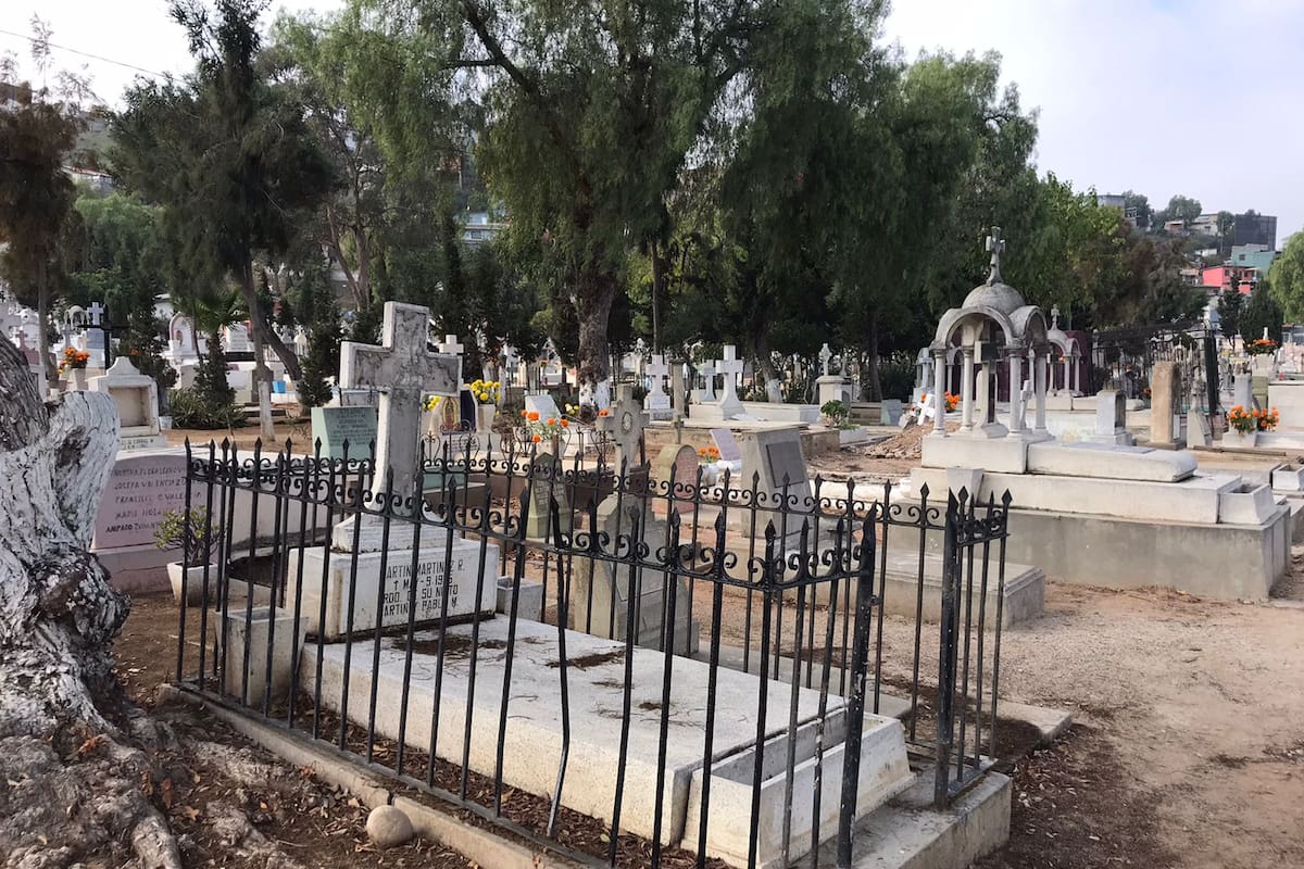 Se quedan panteones sin espacio en Tijuana