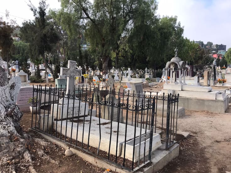 Panteones de Tijuana están listos para el Día de muertos