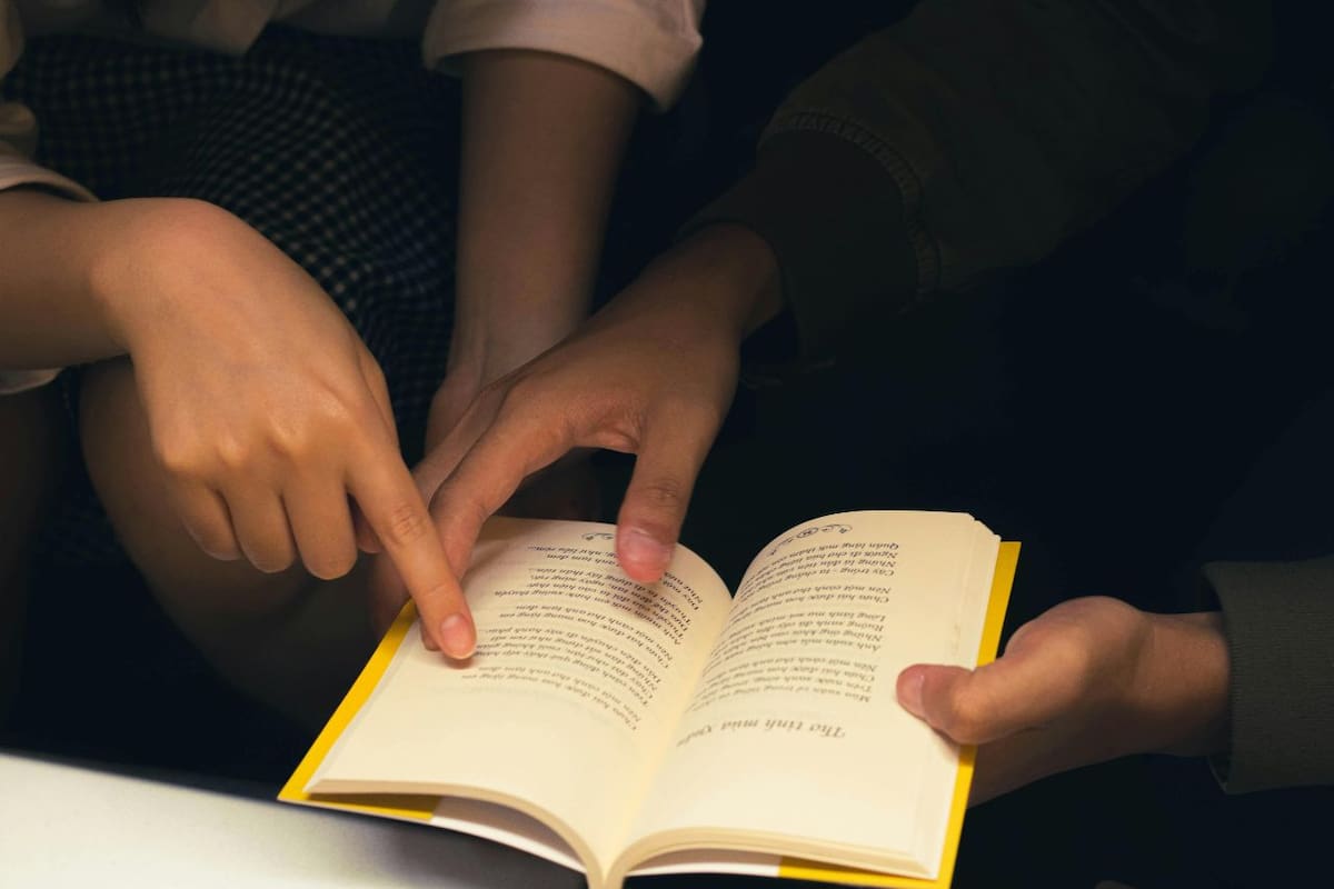 Talibán elimina libros escritos por mujeres y prohíbe enseñanza de derechos humanos en universidades de Afganistán