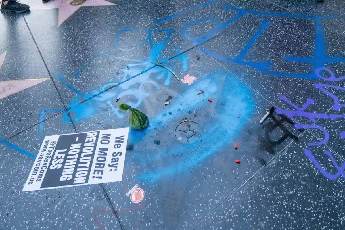 Protestas en EU: La estrella de Donald Trump en Hollywood aparece teñida de negro