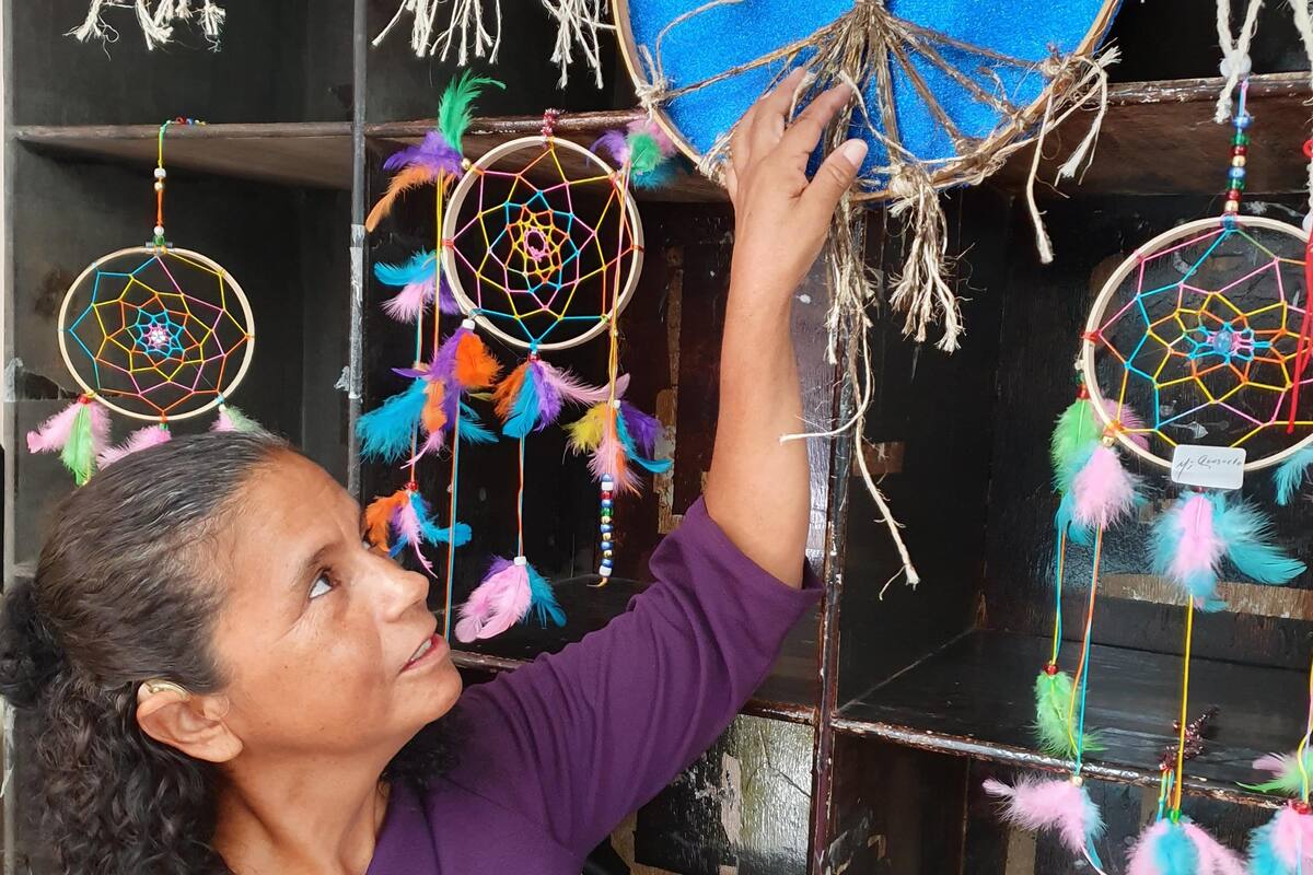 Adriana empieza a hacer manualidades como hobby; ahora hasta las vende