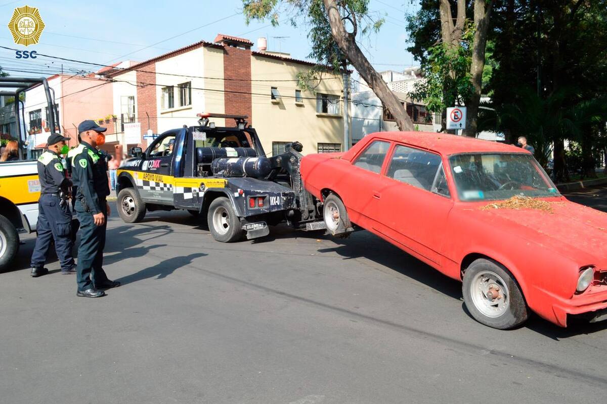 Retiran más de 2 mil vehículos abandonados en calles de CDMX