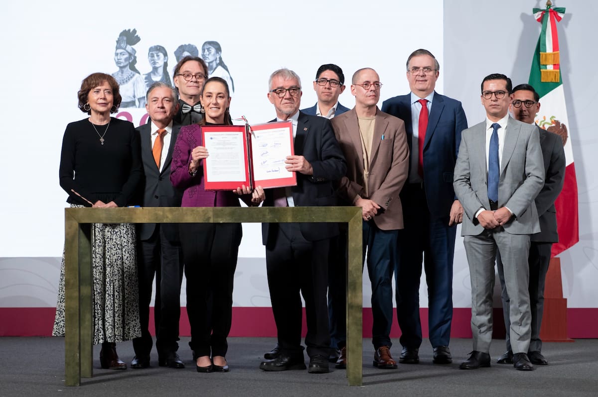 Autoridades firman covenio de cooperación con Barcelona