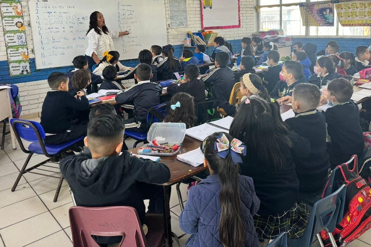 Madres de familia toman primaria en la Francisco Villa