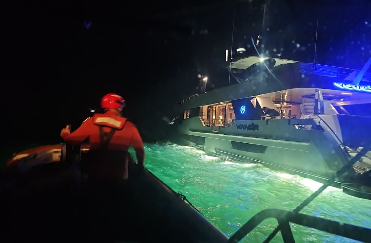 La embarcación presentaba una vía de agua a 50 millas náuticas de la costa. Foto: Cortesía