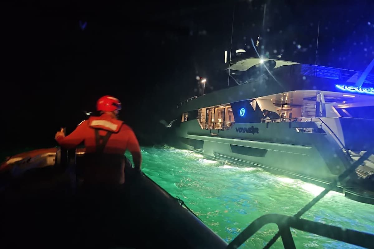 Rescatan a cinco tripulantes de yate con avería al sur de Ensenada