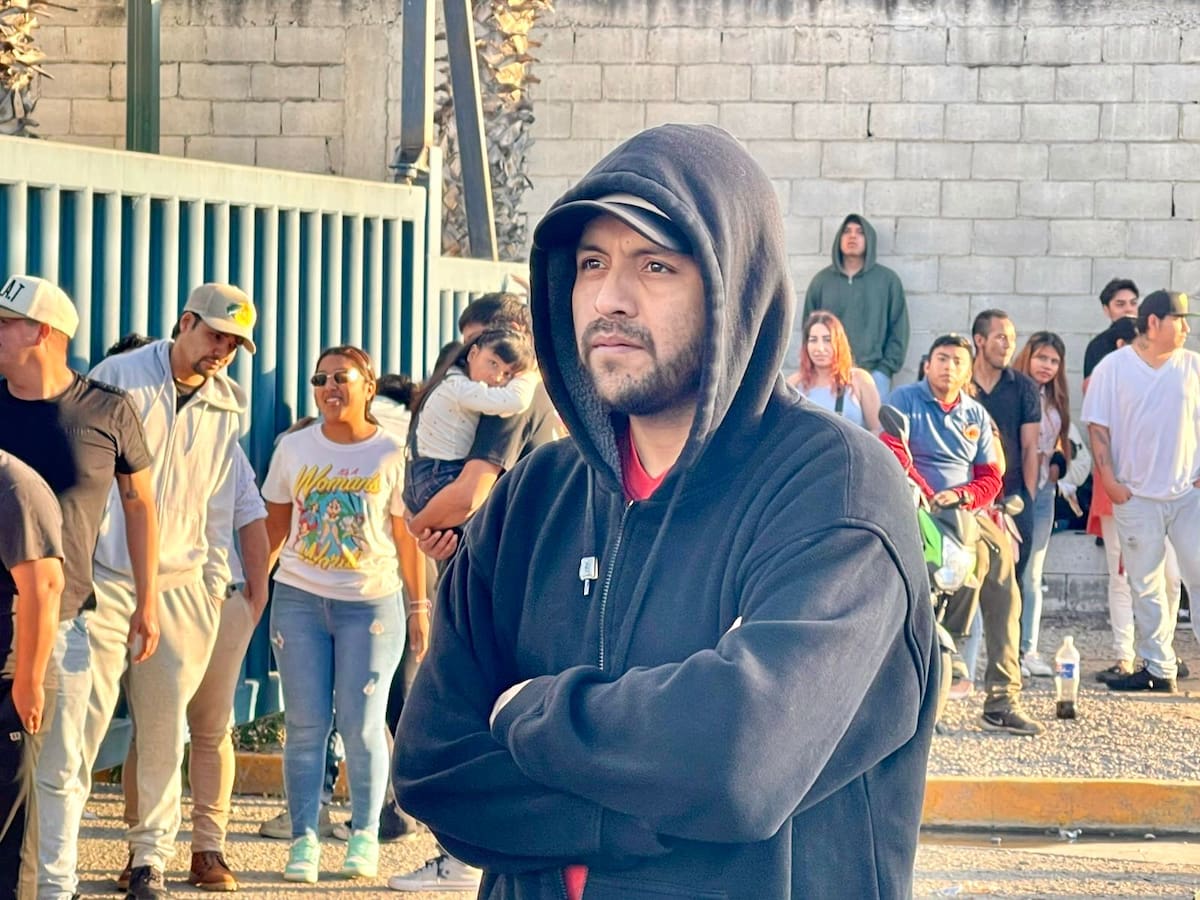 Se manifestaron este lunes en las instalaciones para exigir el pago de sueldos que les fueron retenidos desde el pasado viernes.Foto : Border Zoom