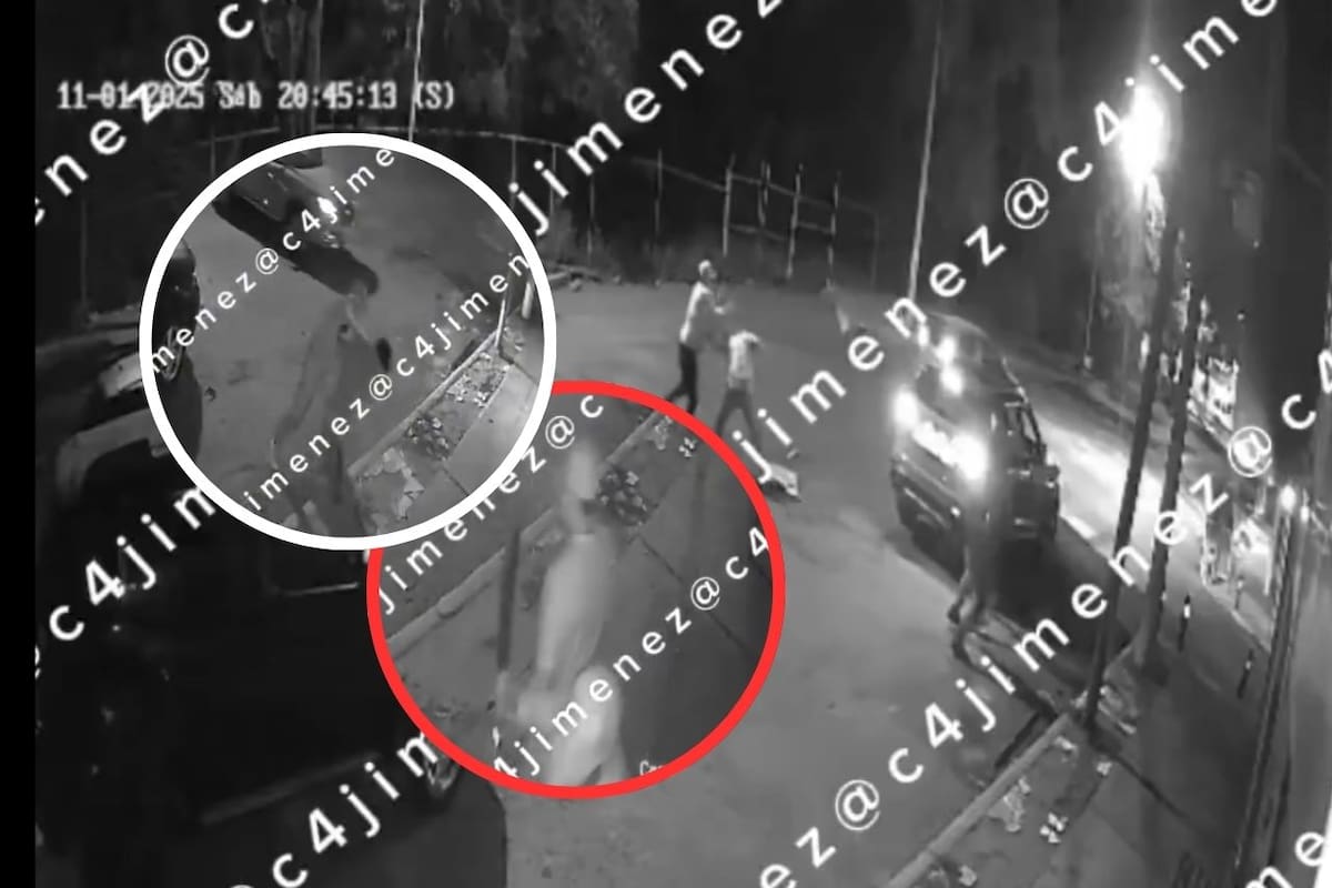 Jóvenes en Puebla inician pelea a golpes por discusión vial; uno de ellos pierde la vida al ser atacado con un machete