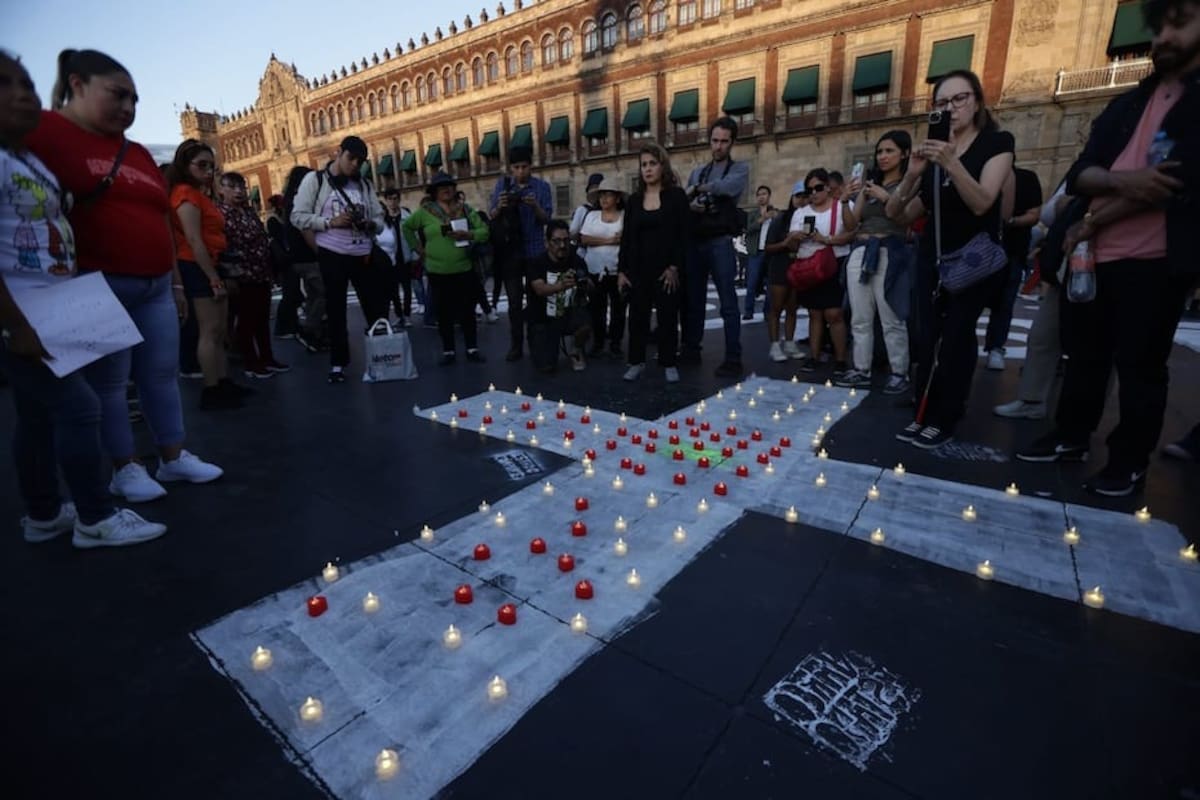 En el Zócalo de la capital del país, se vivió una intensa protesta por el Luto Nacional. Crédito: El Universal