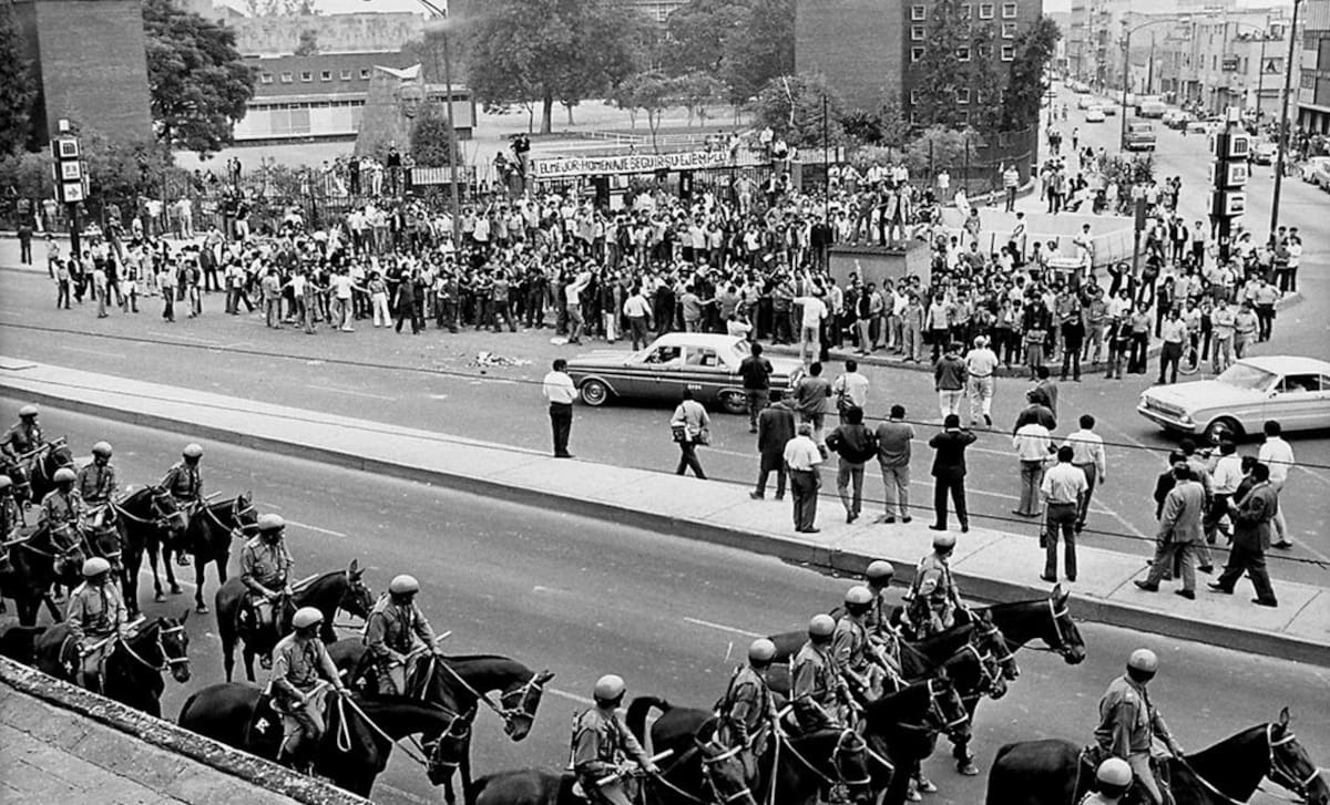 Una fotografía captada en las inmediaciones de la Escuela Nacional de Maestros y la estación del Metro Normal, durante el llamado "Halconazo", el 10 de junio de 1971. | Crédito: El Universal