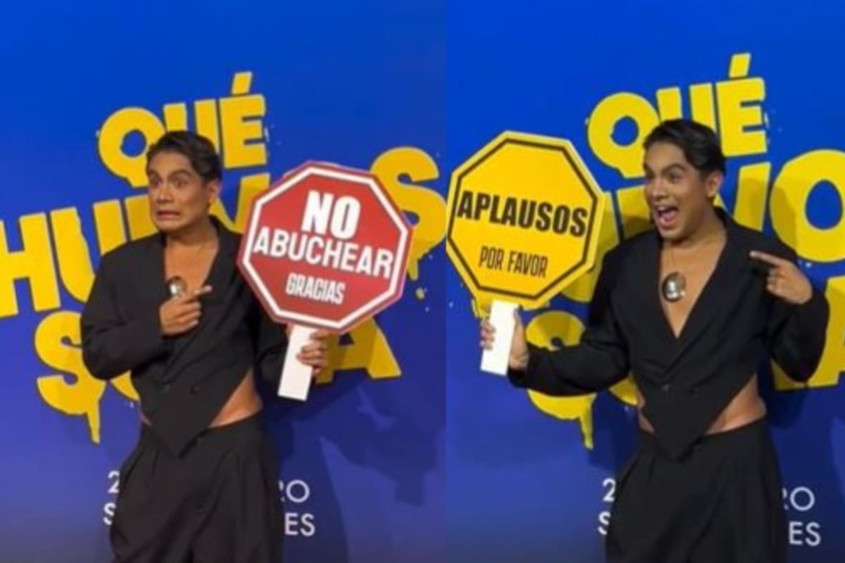 Ricardo Peralta aparece con un letrero de “No abuchear” en un evento
