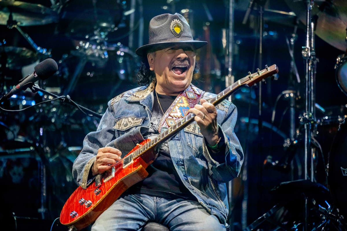 Carlos Santana rinde homenaje a Javier Batiz al despedir su gira en San Diego
