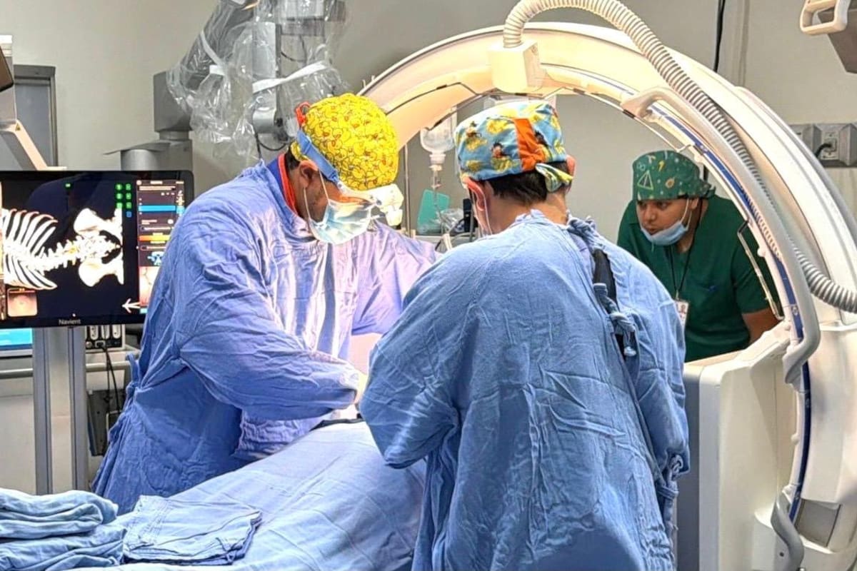 IMSS realiza en Ciudad Obregón cirugía de alta complejidad para corregir escoliosis juvenil a joven de Guaymas