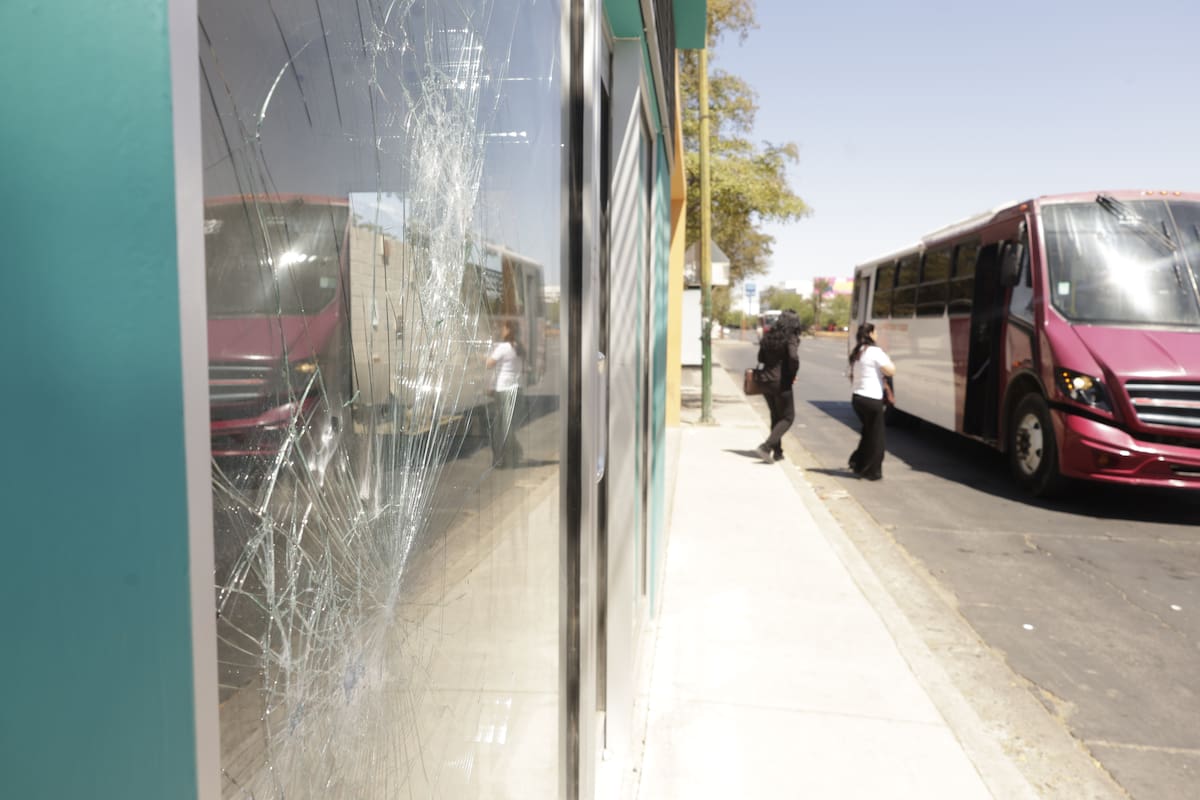Empresa constructora reparará daños por actos de vandalismo en nuevas paradas de camiones en Hermosillo