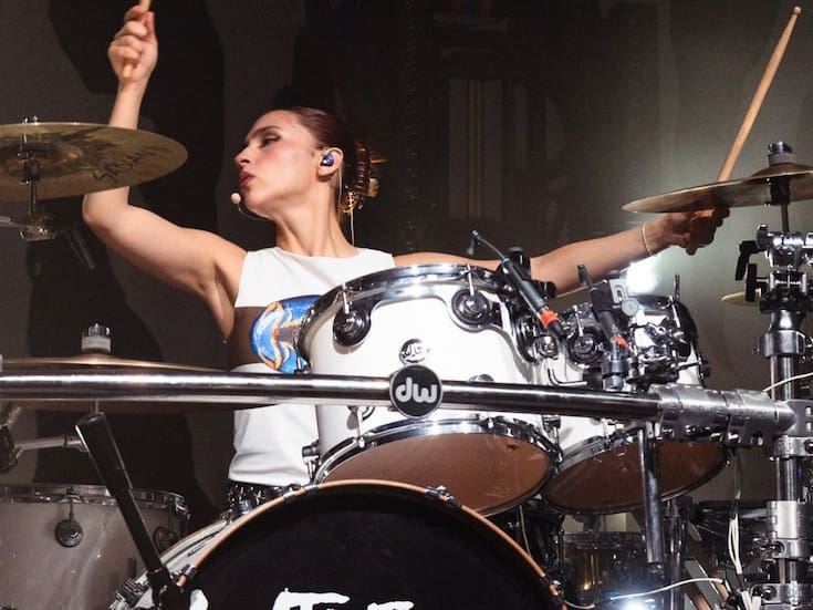 La mexicana Paulina Villarreal, de la banda “The Warning”, es elegida como Mejor Baterista de Rock 2025