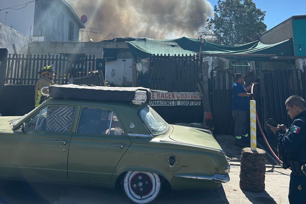 Bomberos Tijuana atienden una explosión y dos incendios