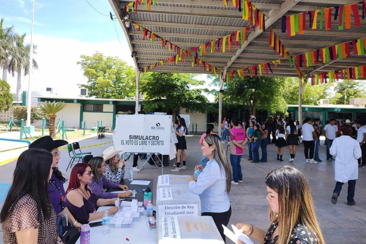 Realizan simulación de elecciones con candidatos a reyes de preparatorias de Cajeme
