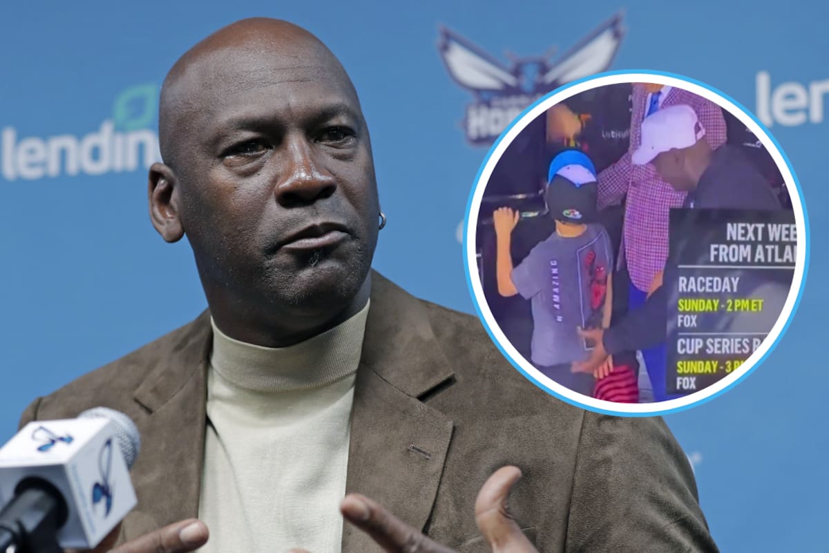 Michael Jordan es criticado por tocar a niño durante celebración por victoria en las 500 Millas de Daytona