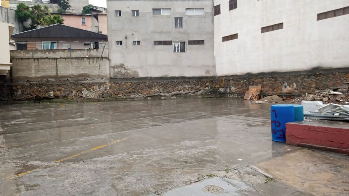 Se realizó un recorrido durante y posterior de las precipitaciones, al interior y en el perímetro de las escuelas.