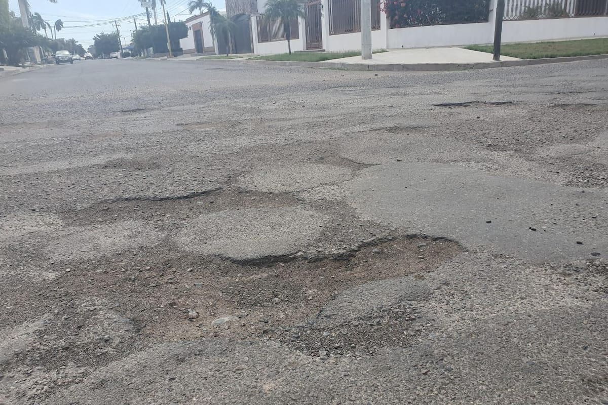 Realizan bacheo para mejora de vialidades en Cajeme