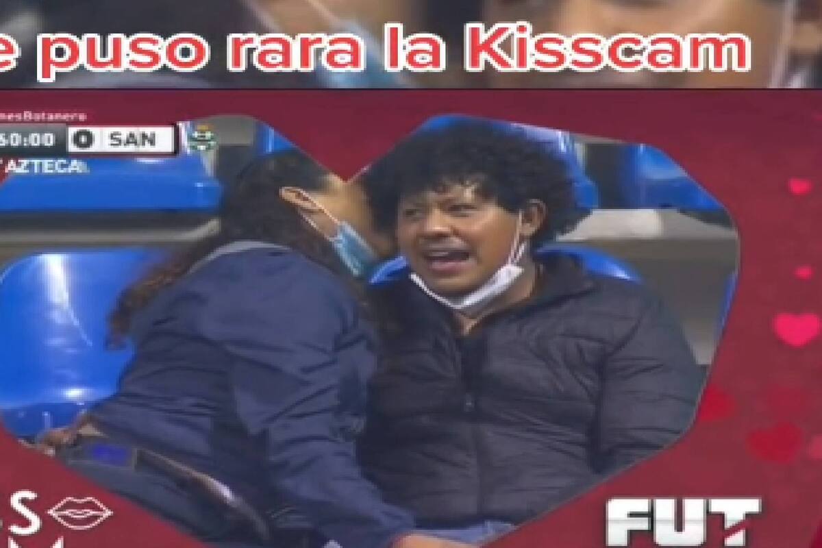 El incómodo momento que quedó grabado en plena transmisión de un partido de Fútbol