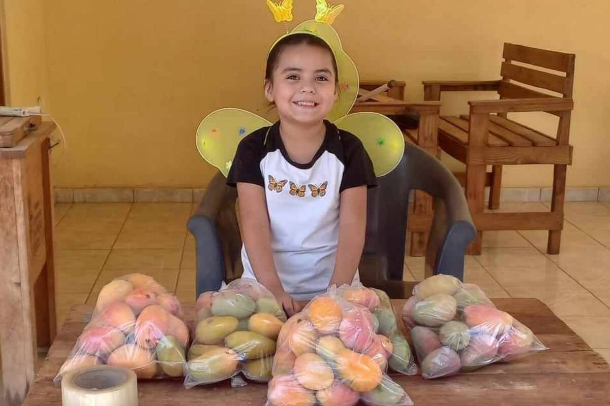 ‘Chabelita’ pudo comprar sus útiles con la venta de mangos