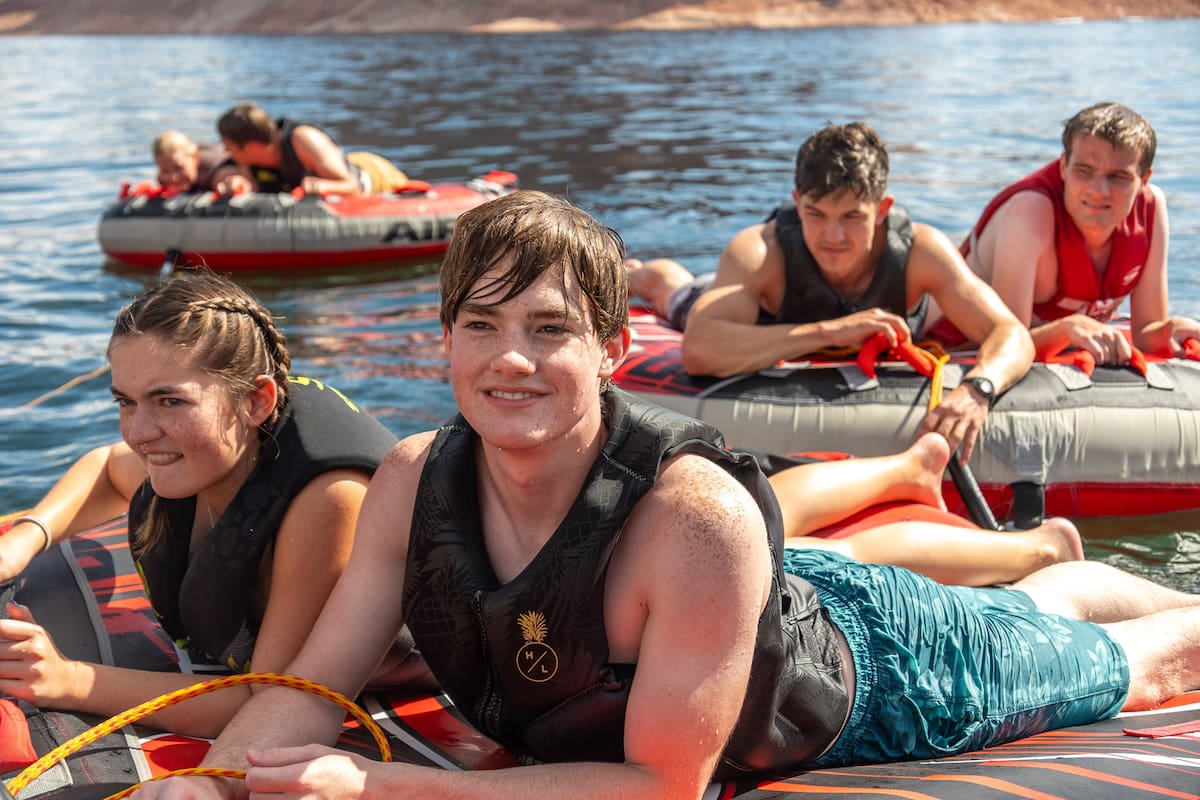 Disfruta el tubing en Salt River y observa caballos salvajes en Arizona