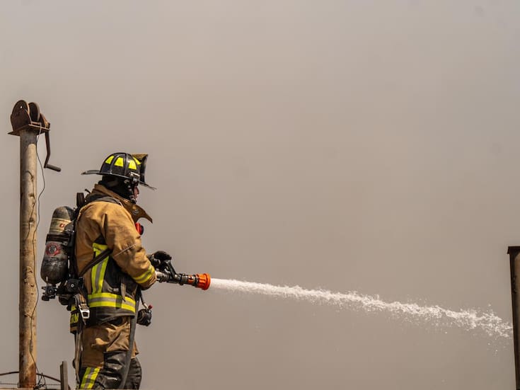 Tragedia en India: Incendio en fábrica textil y almacén químico deja al menos 16 muertos en Bangladesh
