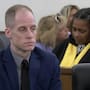 Caleb Flynn exparticipante de American Idol fue condenado a cadena perpetua por asesinar a su esposa en Ohio tras fingir un robo en su casa y aunque sostuvo su inocencia los mensajes de texto y su Apple Watch lo delataron