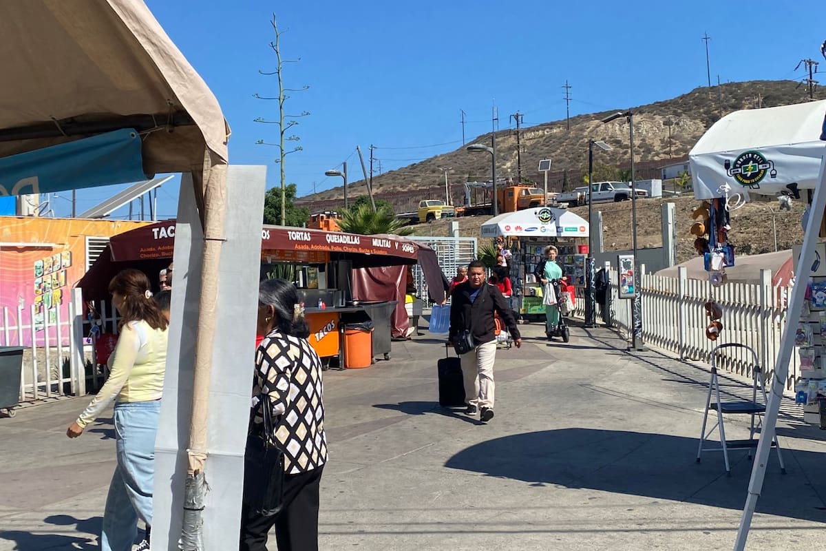 Cruzan desde EU para celebrar fiestas patrias en Tijuana