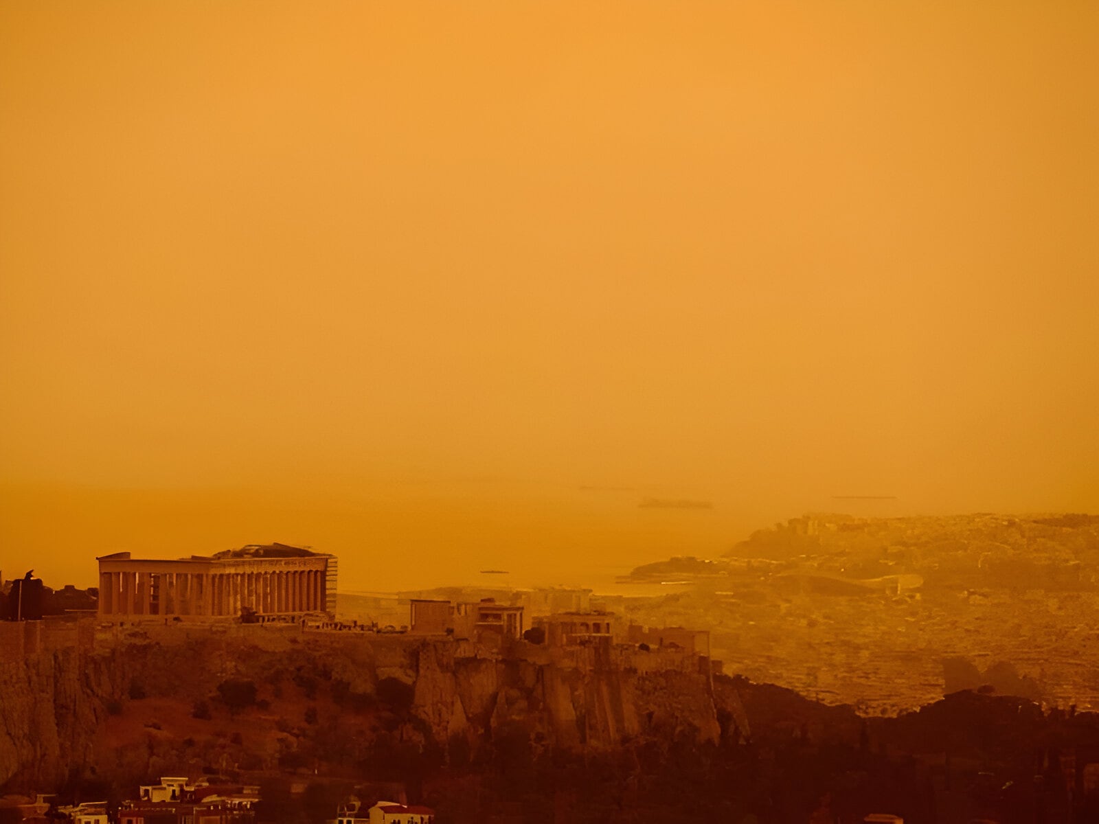 Aentas estuvo cubierta del polvo del Sahara durante la tarde del martes. (Especial)/Excelsior