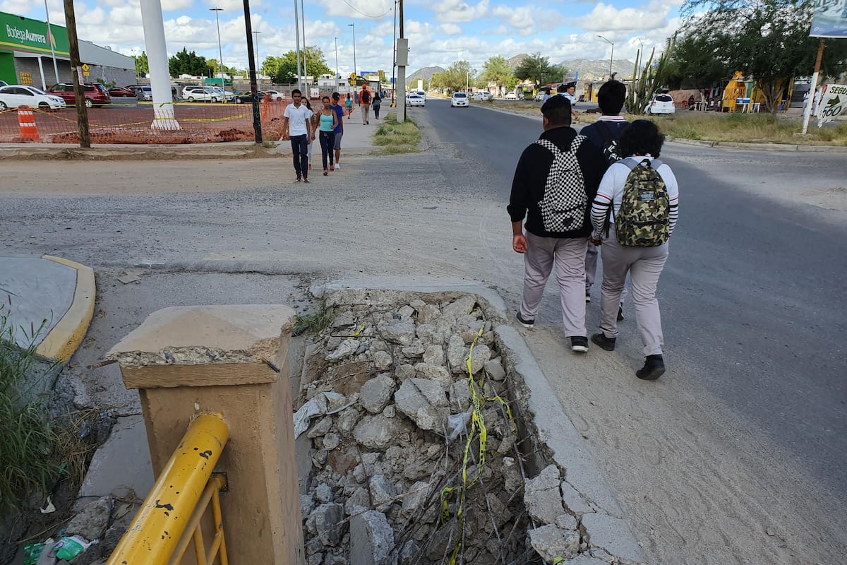 Las banquetas, el desafío de cualquier peatón en Hermosillo