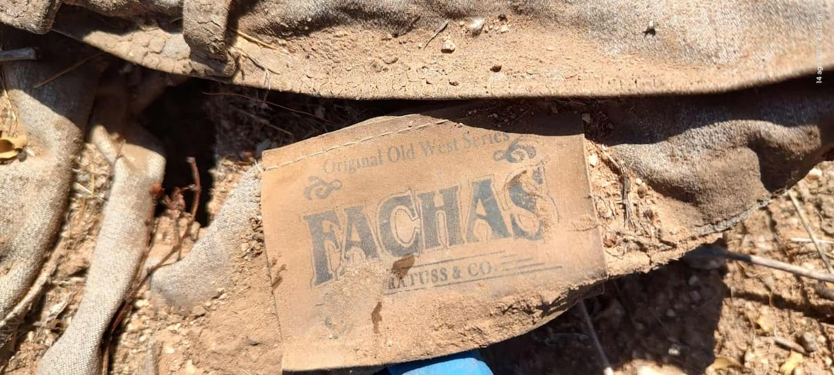 Los restos se hallaron cerca del kilómetro 24 de la carretera Sonoyta–Puerto Peñasco, junto con prendas de vestir y objetos personales.