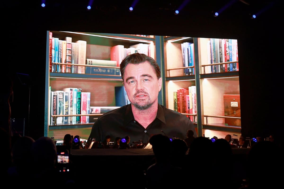Leonardo DiCaprio pierde premiación por bombardeo de Estados Unidos en Venezuela y hace videollamada para recibir galardón