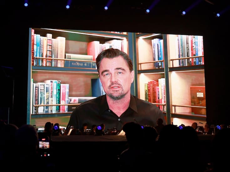 Leonardo DiCaprio pierde premiación por bombardeo de Estados Unidos en Venezuela y hace videollamada para recibir galardón