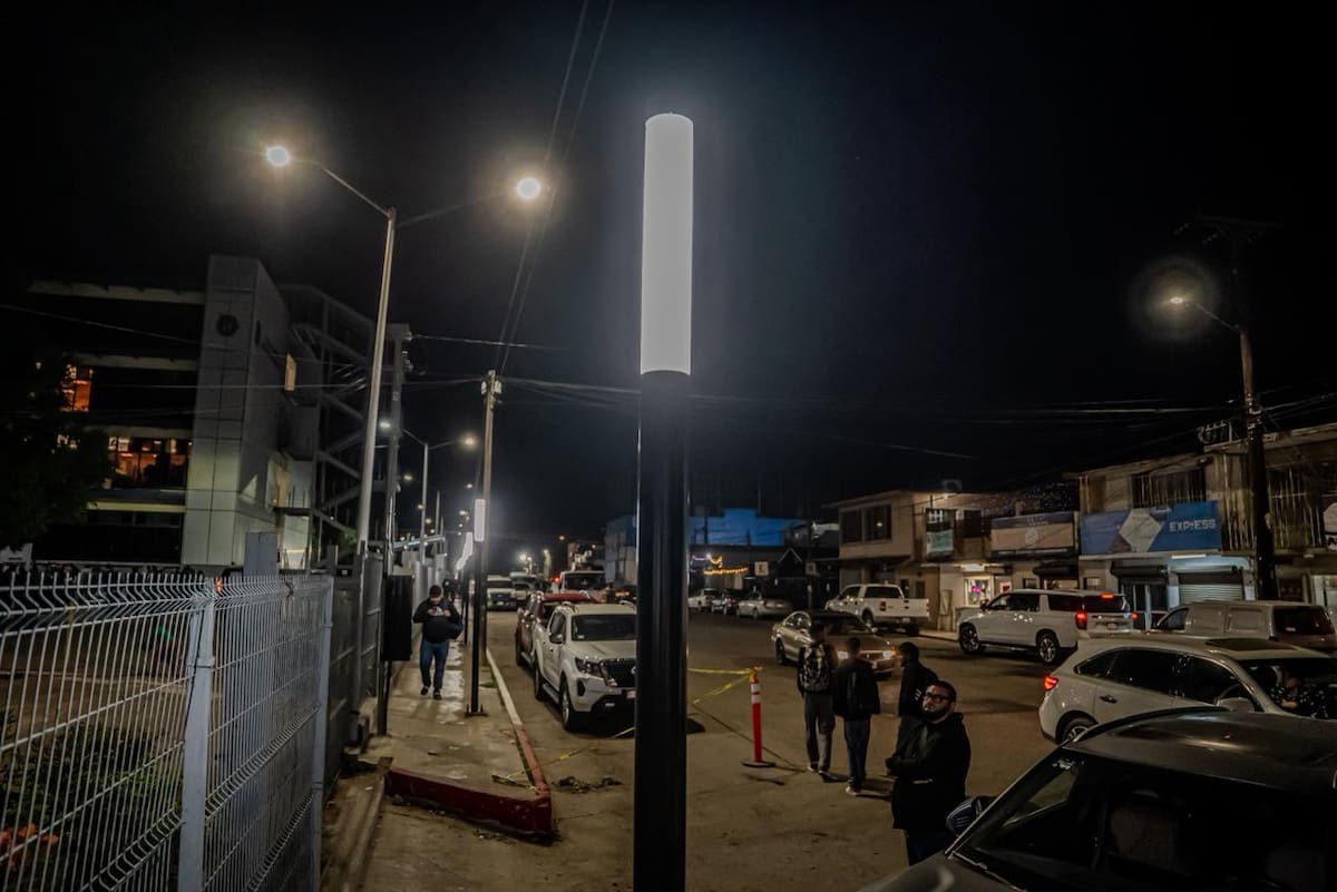 El Ayuntamiento de Tijuana instaló alrededor de 73 luminarias en los alrededores del Instituto Tecnológico de Tijuana para ofrecer trayectos más seguros a la comunidad estudiantil. Foto: Border Zoom