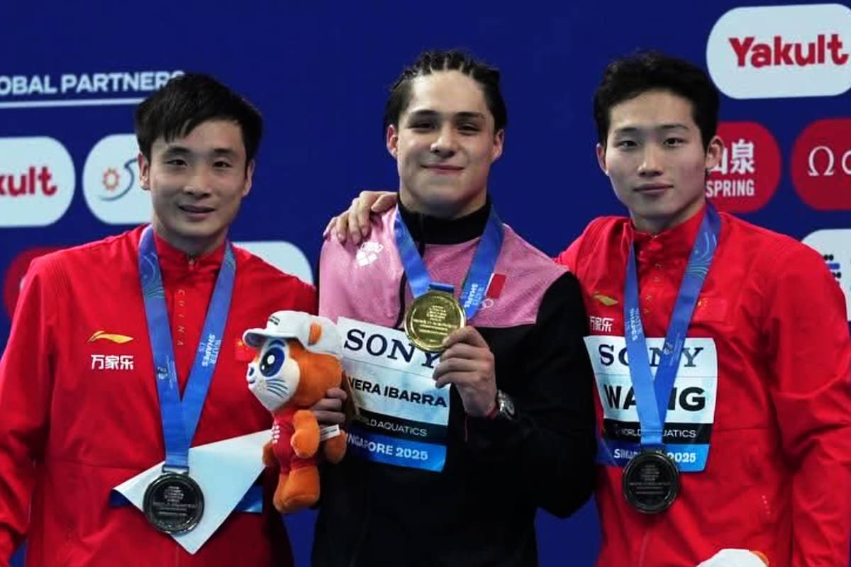 Osmar Olvera vence a los chinos y se convierte en campeón mundial en trampolín de 3 metros en Singapur 2025
